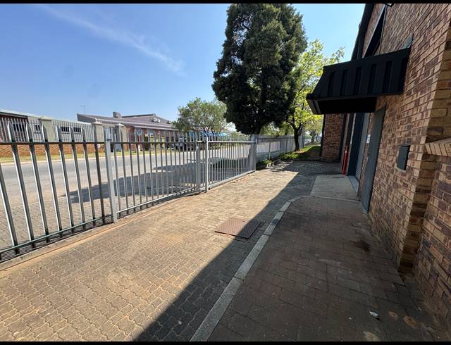 183M² WAREHOUSE TO LET IN ROBERTVILLE